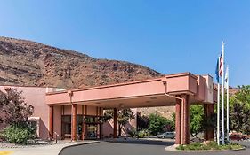 Quality Suites Near Arches National Park